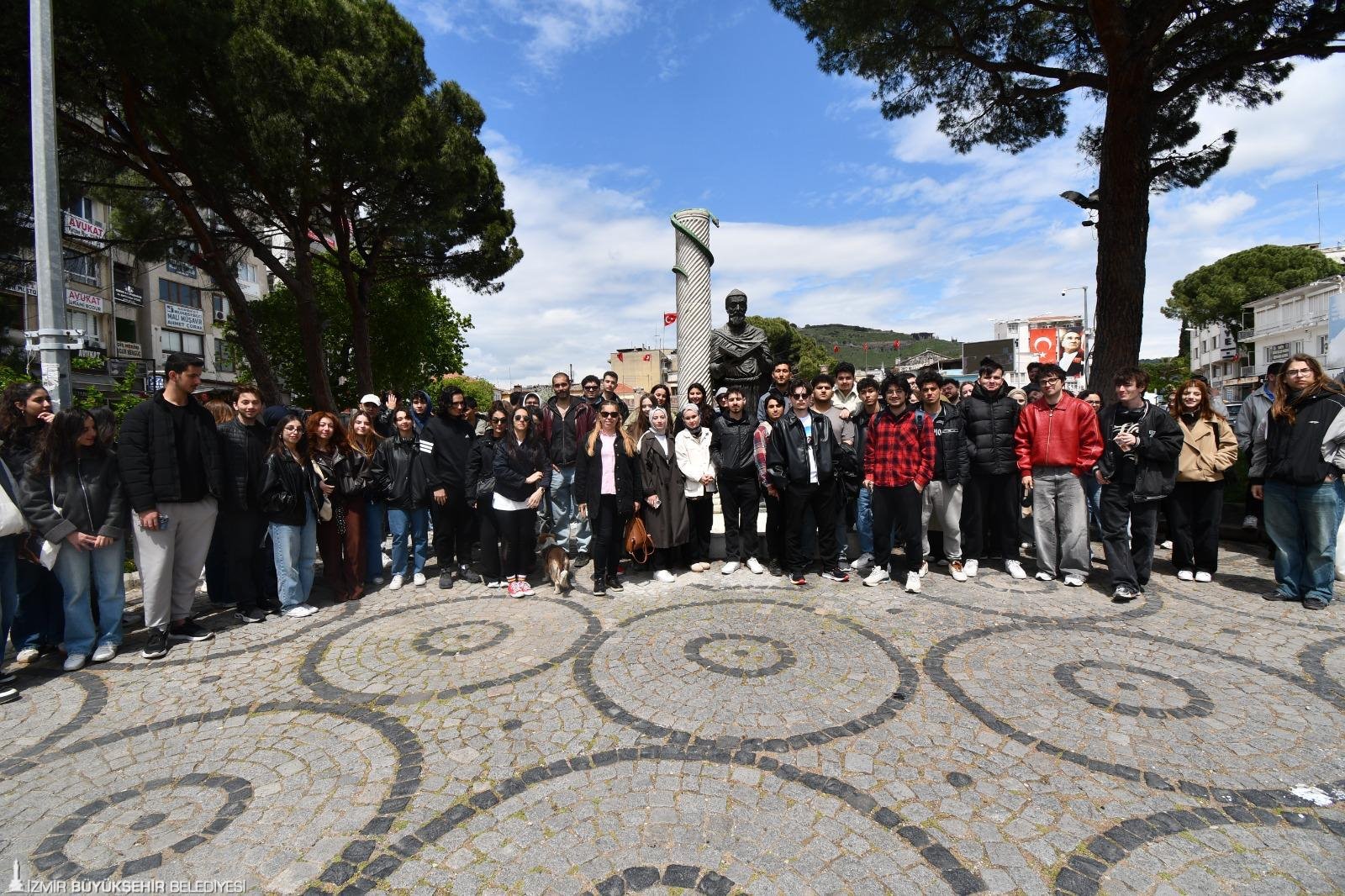 İzmir Büyükşehir Belediyesi üniversite öğrencilerine yönelik kültür gezisi düzenledi. İzmirli