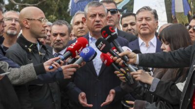 CHP Genel Başkanı Özgür Özel, İzmir’de tutuklu bulunan CHP Ankara