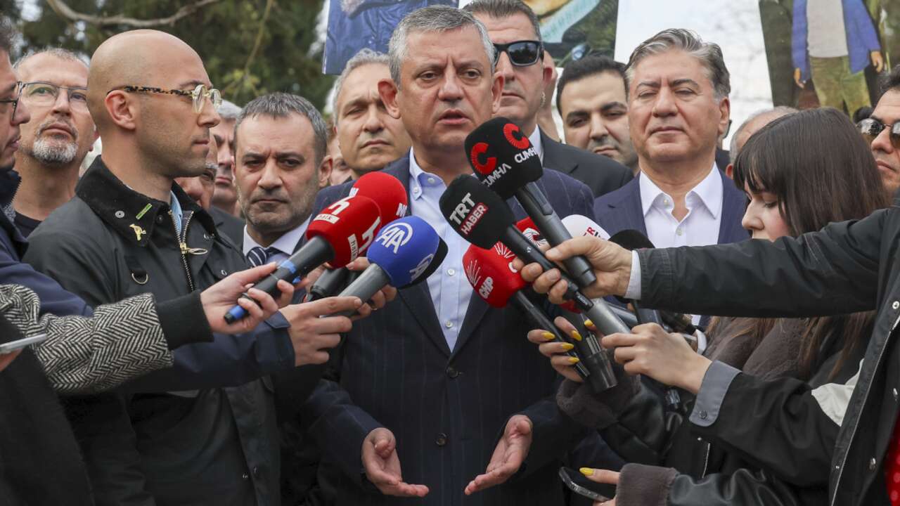 CHP Genel Başkanı Özgür Özel, İzmir’de tutuklu bulunan CHP Ankara