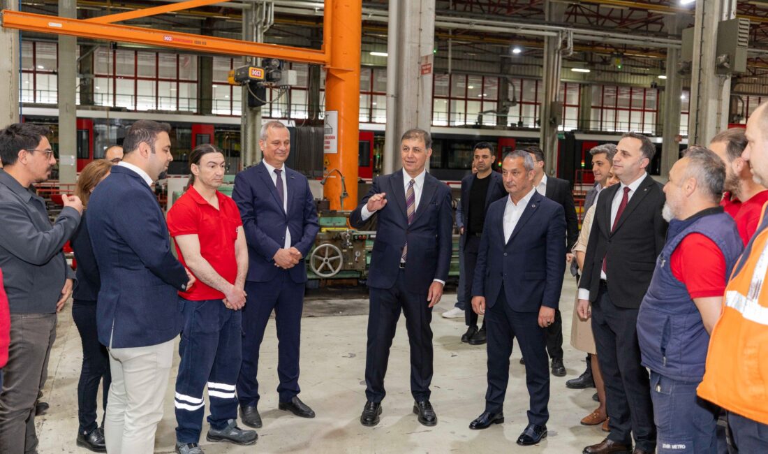 İzmir Büyükşehir Belediye Başkanı Dr. Cemil Tugay, mesaisine İzmir Metrosu