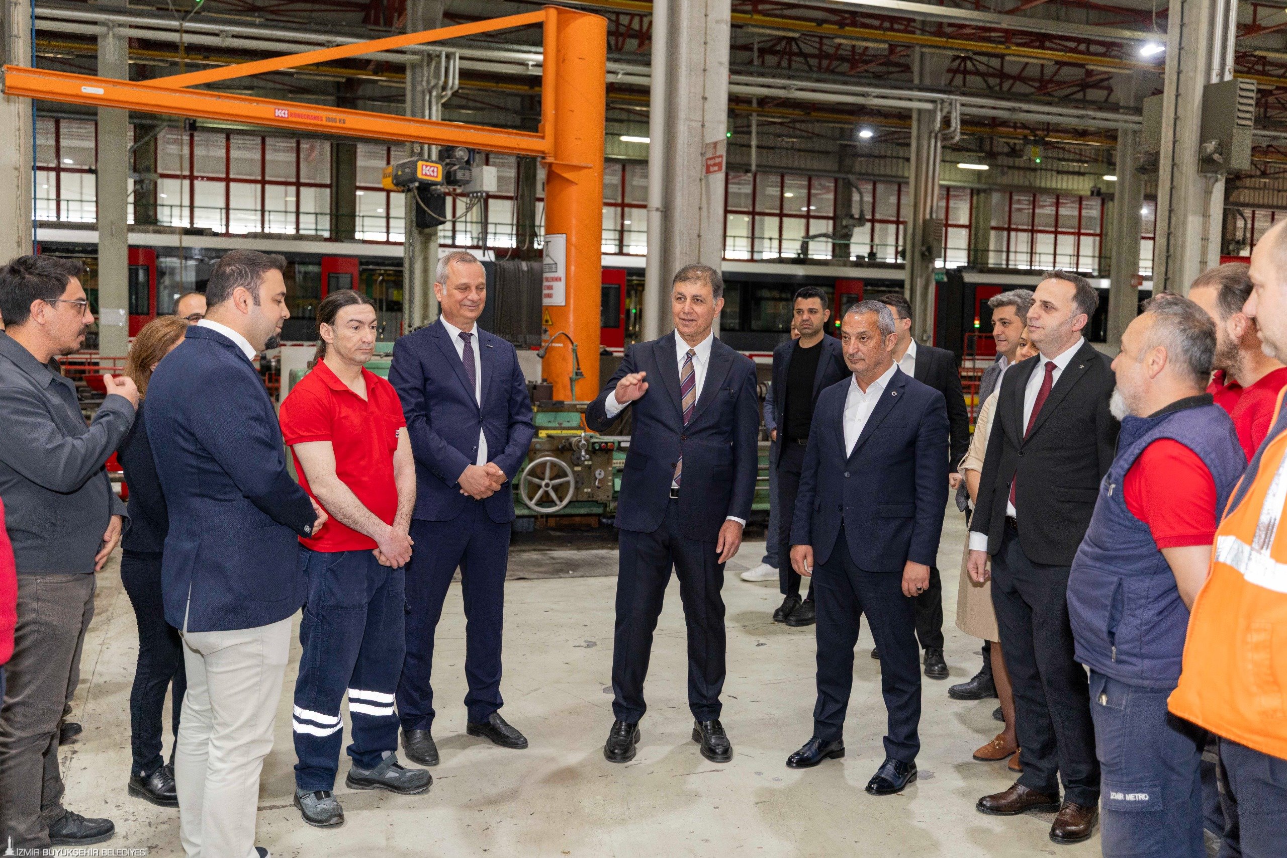 İzmir Büyükşehir Belediye Başkanı Dr. Cemil Tugay, mesaisine İzmir Metrosu