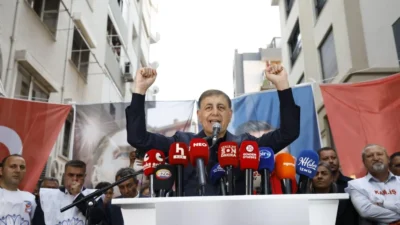 İzmir Büyükşehir Belediye Başkanı Cemil Tugay, CHP Genel Merkezi’ne yönelik