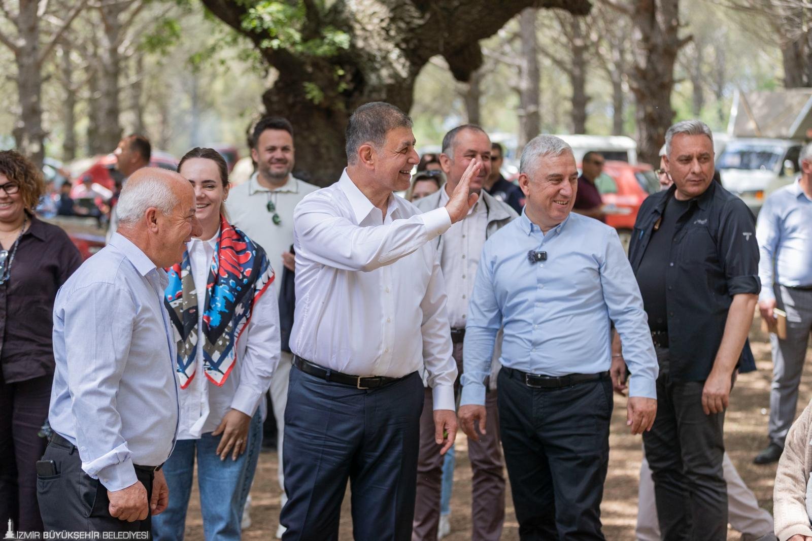 Bergama Kozak Yaylası’nda vatandaşlarla bir araya gelen İzmir Büyükşehir Belediye