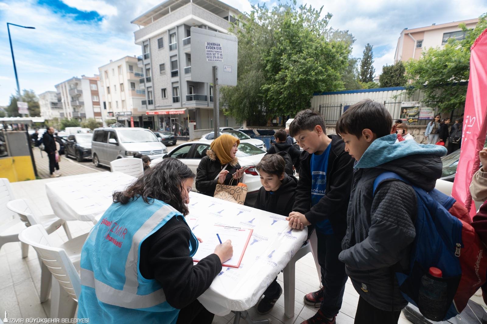 İzmir Büyükşehir Belediyesi’nin Güzel İzmir Hareketi kapsamında Buca Yenigün Mahallesi’nde