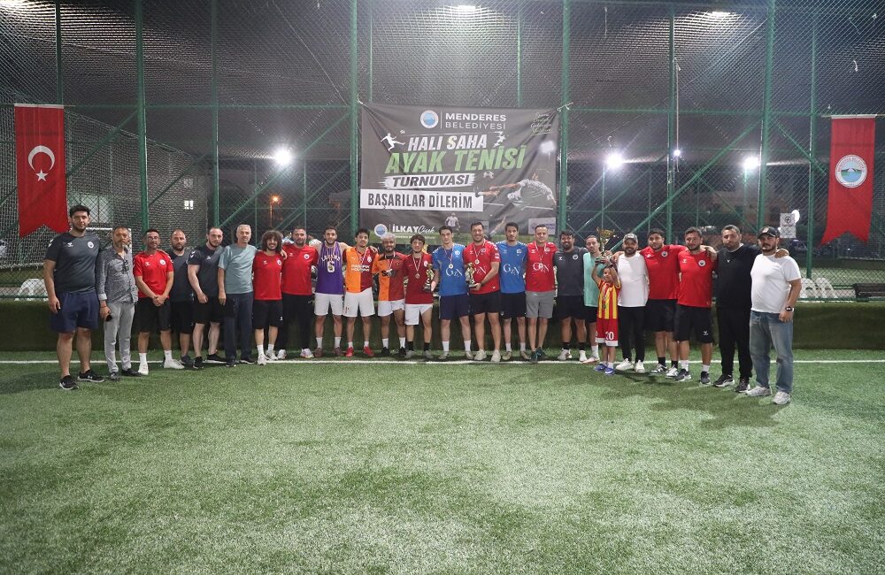 Menderes’te spor şöleni: Tribünler doldu, şampiyon kupaya uzandı Menderes Belediyesi tarafından düzenlenen ayak tenisi turnuvasında 16 takım mücadele