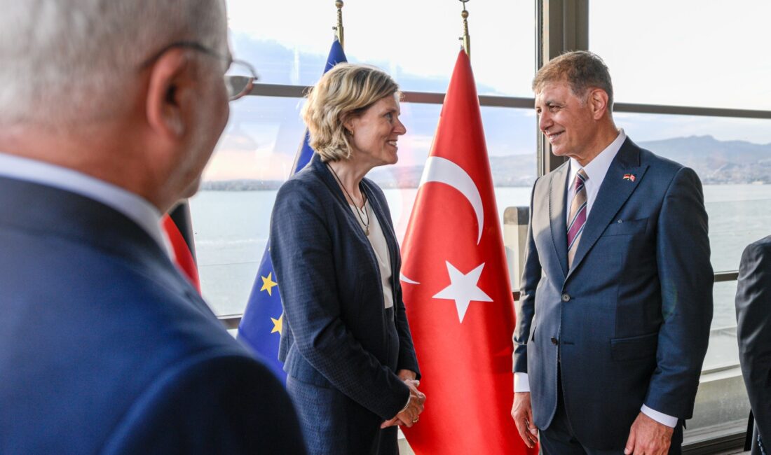 İzmir’de düzenlenen resepsiyonda konuşan Başkan Cemil Tugay, Almanya ile ilişkilerin