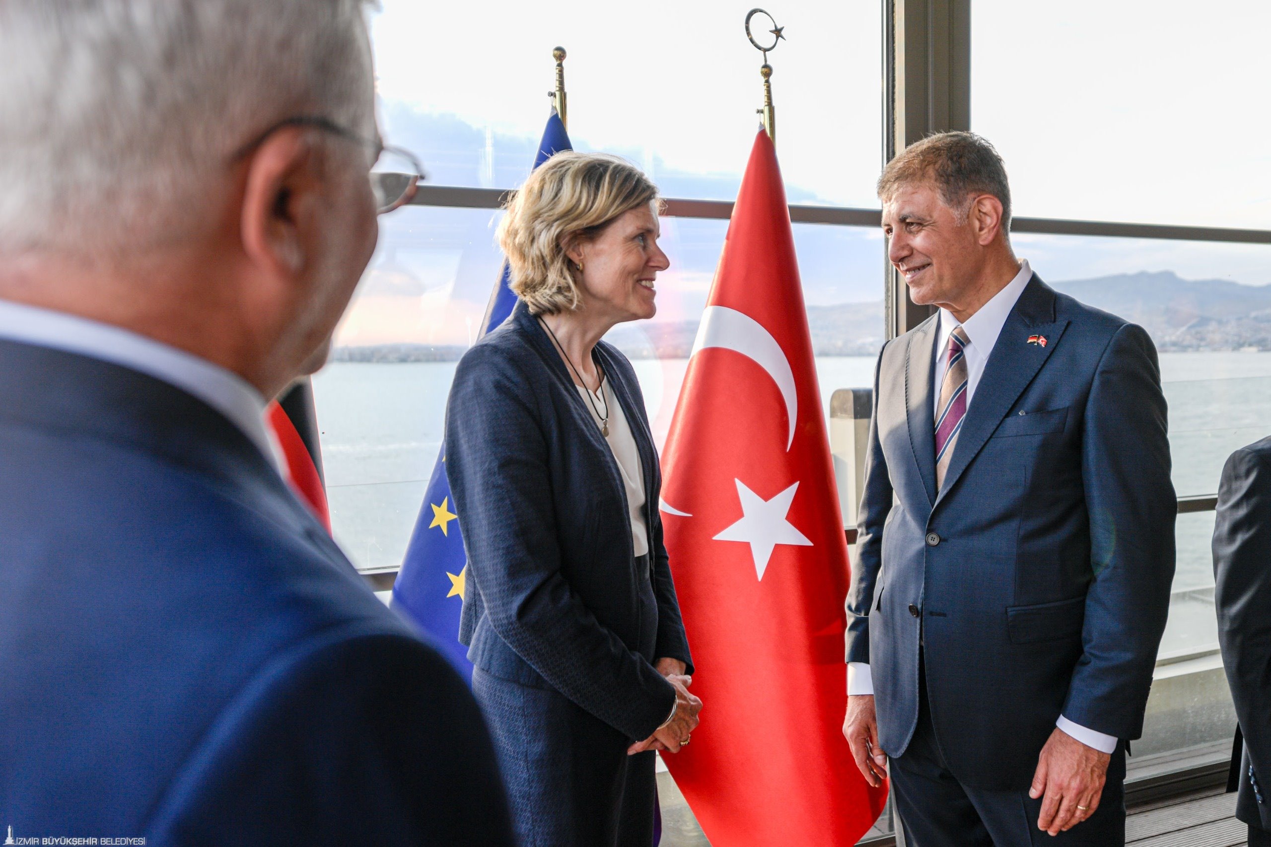 İzmir’de düzenlenen resepsiyonda konuşan Başkan Cemil Tugay, Almanya ile ilişkilerin