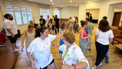 Efeler Belediyesi, yaz tatilini verimli geçirmek isteyen çocuklar ve gençler