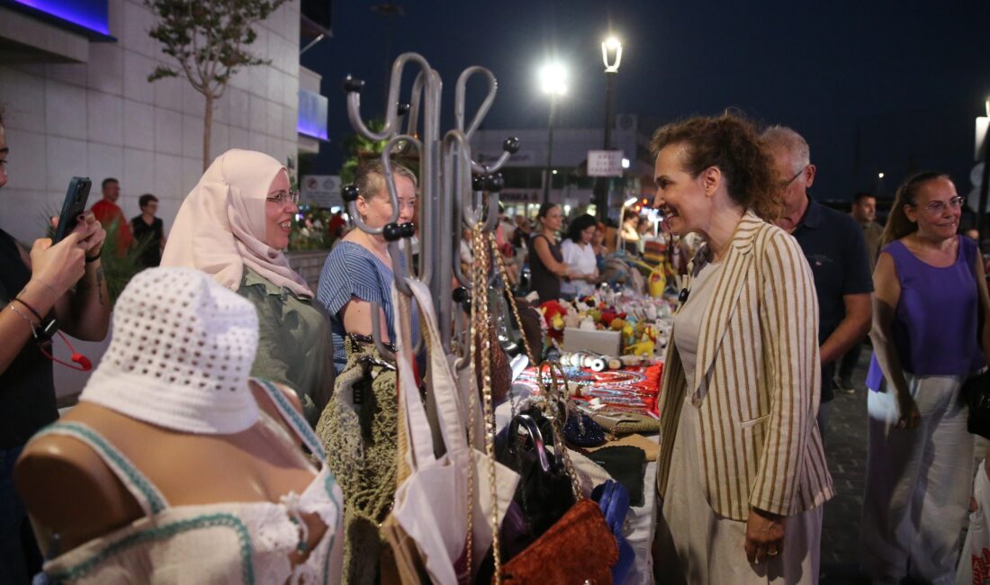 Karşıyaka Belediyesi’nin kadın üreticileri desteklemek için düzenlediği “Kadın Emeği Gece