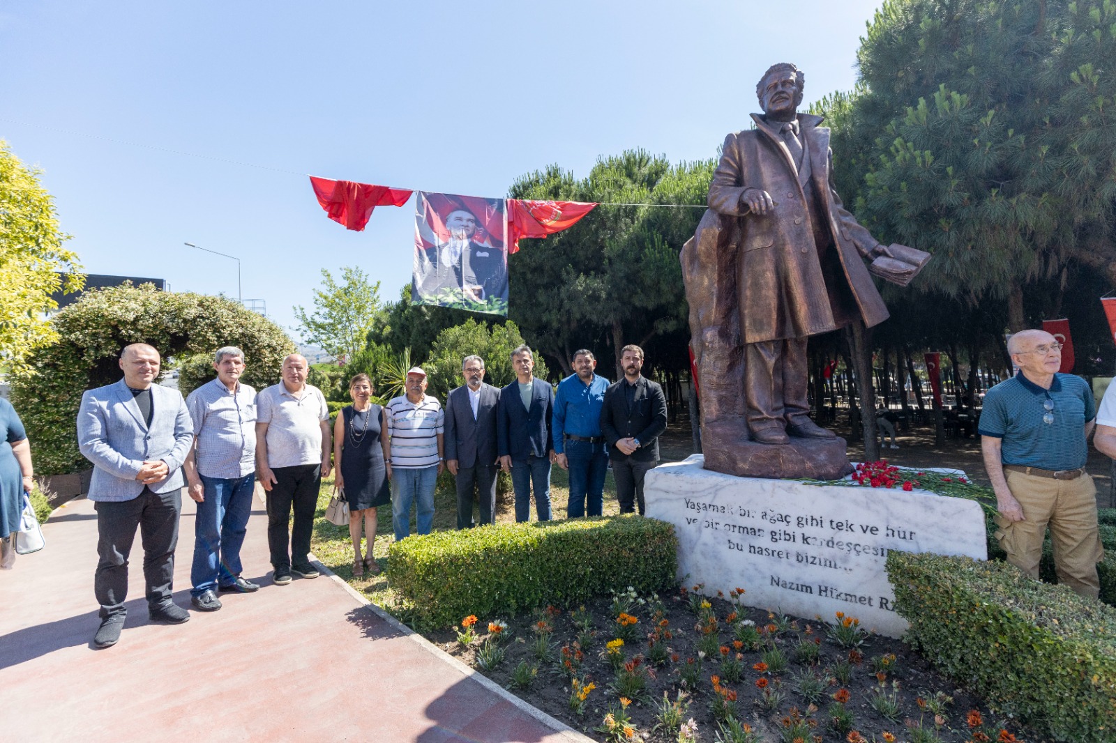 Türk şiirinin usta ismi Nazım Hikmet, vefatının 63. yılında Karşıyaka’daki