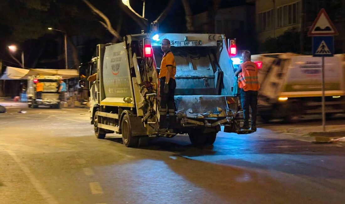 Efeler’de hijyen atağı: Pazar alanları anında temizleniyor Efeler Belediyesi ekipleri, Salı Pazarı'nın dağılmasının ardından atıkları toplayıp alanı