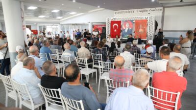 Karşıyaka Belediye Başkanı Yıldız Ünsal’ın Cumhuriyet Mahallesi’nde düzenlediği Vatandaş Buluşması’nda