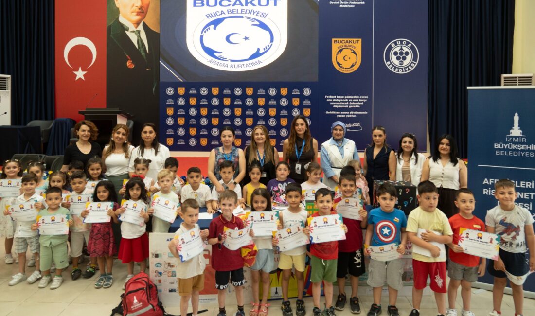 İzmir’de miniklere afet bilinci eğitimi: 5 ayda 1500 çocuğa ulaşıldı İzmir Büyükşehir Belediyesi, afetlere dirençli bir toplum hedefiyle okul öncesi