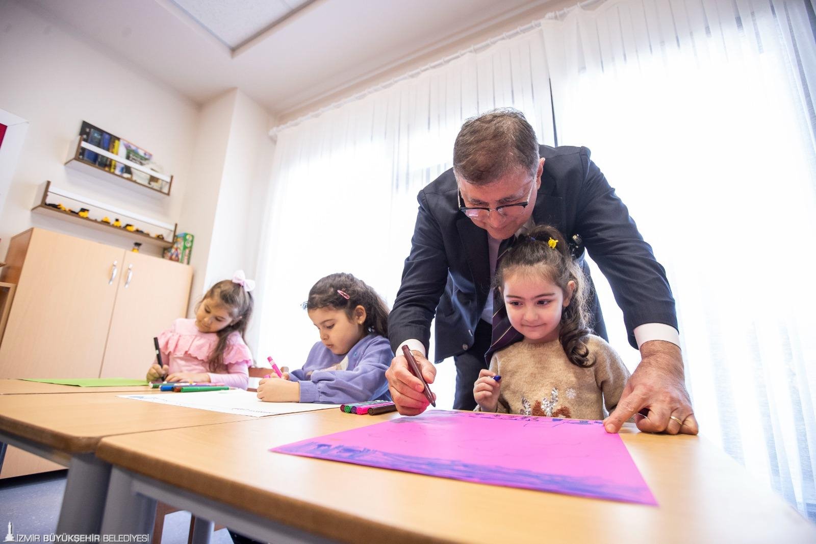 İzmir Büyükşehir Belediyesi’nin teknoloji ve sosyal belediyecilik alanlarında hayata geçirdiği