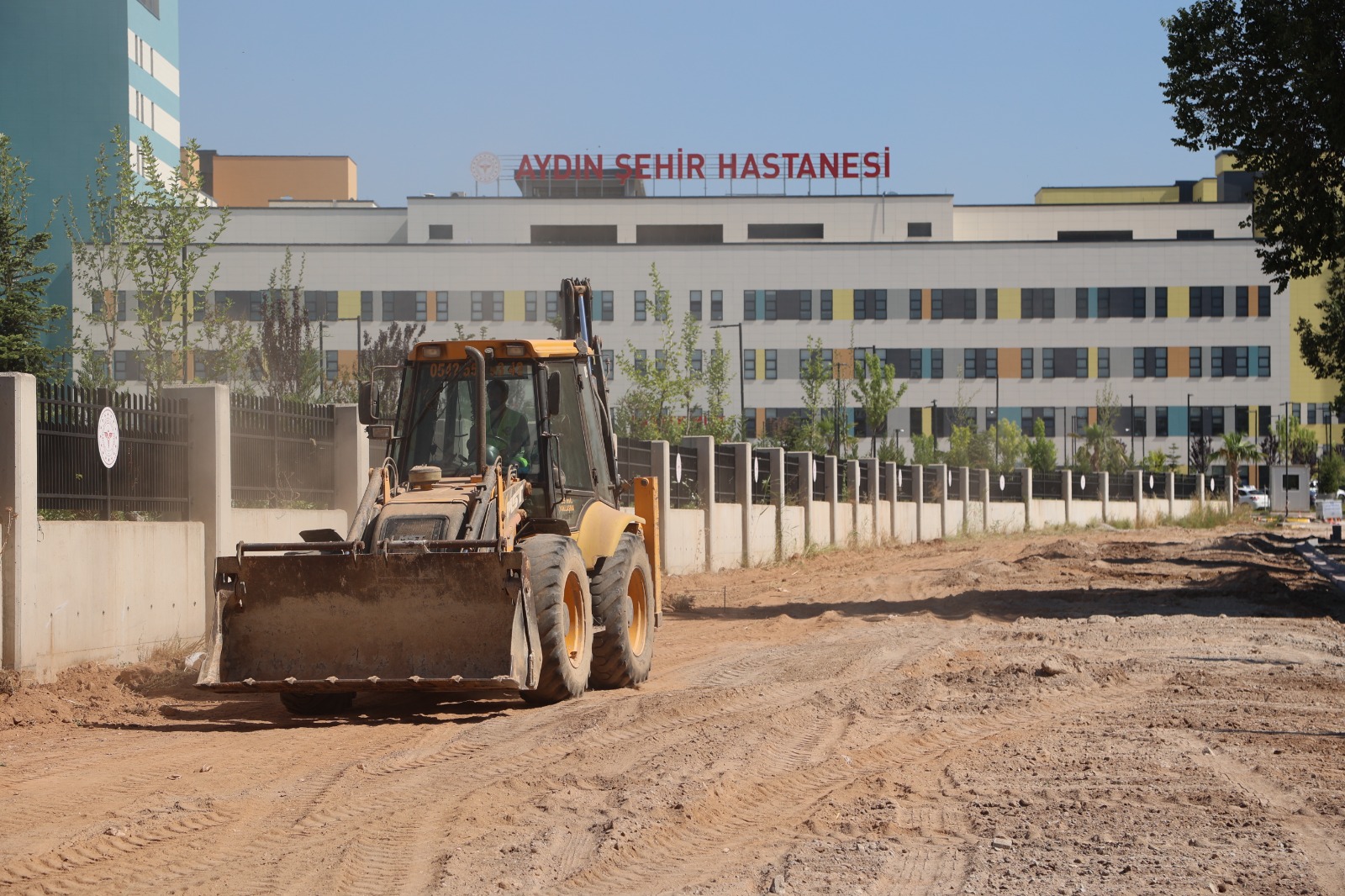 Efeler Belediyesi, Aydın Şehir Hastanesi yolunda parke taşı döşeme çalışmaları