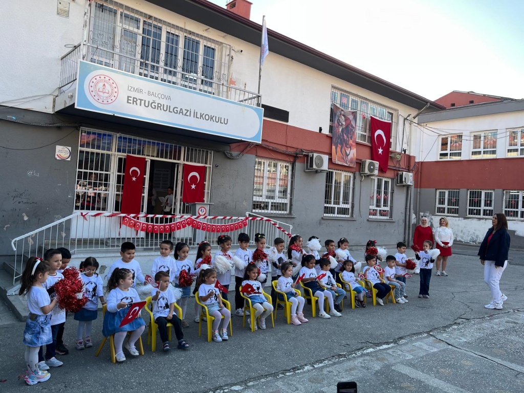 Eğitim-Sen 6 No'lu Şube, Balçova Ertuğrulgazi İlkokulu'nda dört şubenin kapatılması