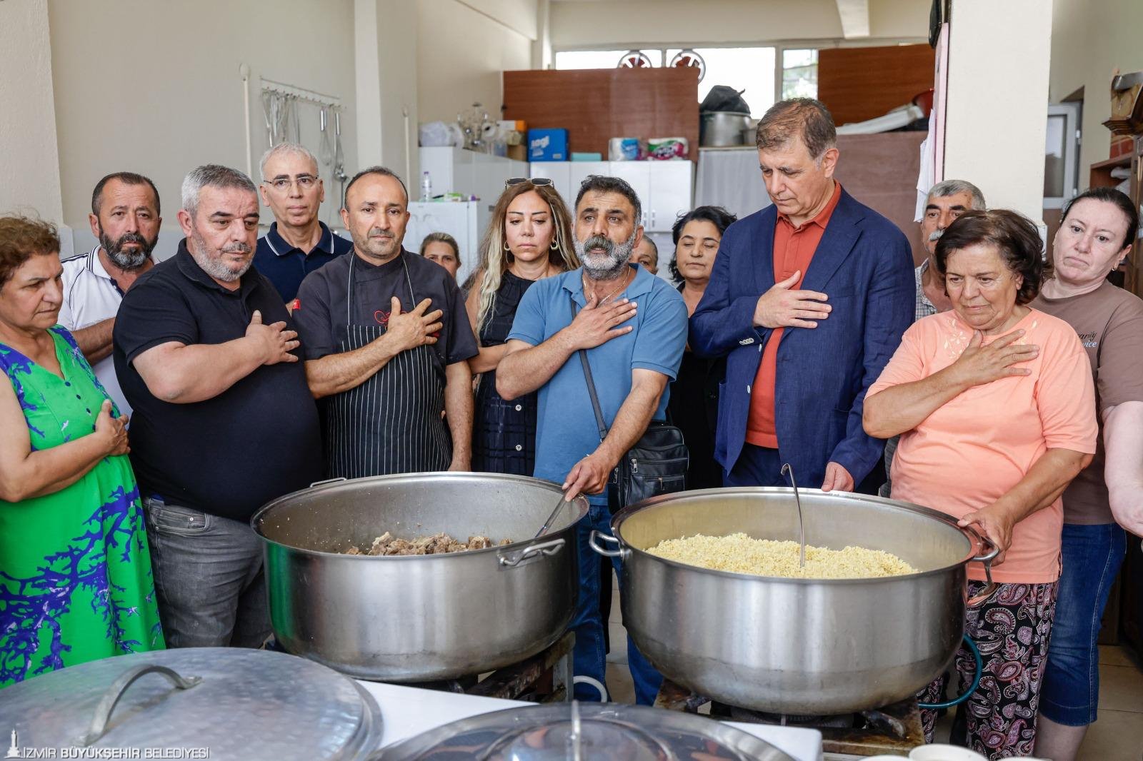 Cemil Tugay, Muharrem ayı kapsamında Menemen ve Buca'da düzenlenen aşure