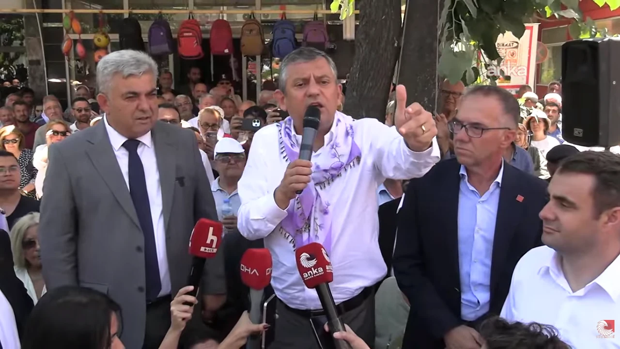 Cumhuriyet Halk Partisi Genel Başkanı Özgür Özel, Kiraz ilçesinde vatandaşlarla