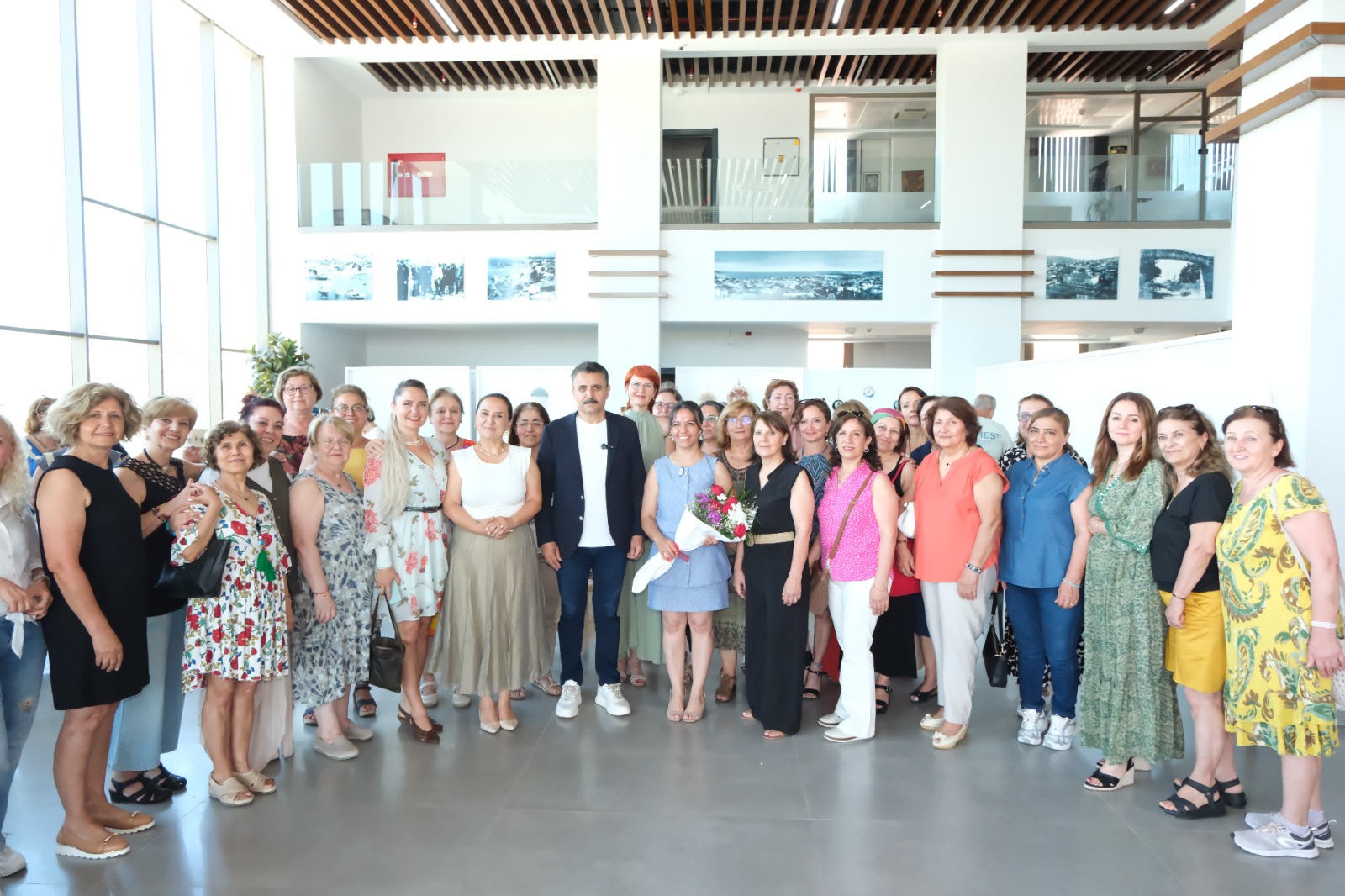 Dikili Belediyesi tarafından düzenlenen Kültür ve Sanat Kursları, bir yıl
