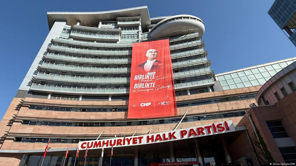 Kesin ihraç istemiyle YDK'ya sevk edilen 9 CHP milletvekilinin parti