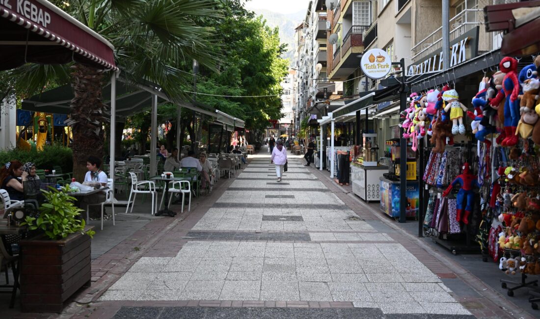 Manisa’da Sevgi Yolları’nda yaya güvenliğini sağlamak için 35 kamerayla 7/24