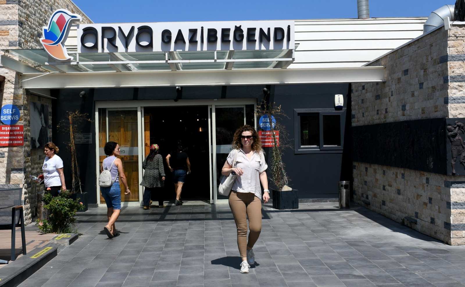 Kuşadası Belediyesi'nin iştiraklerinden Arya Tesisleri'nde nakit ödeme uygulaması kaldırıldı. Yeni