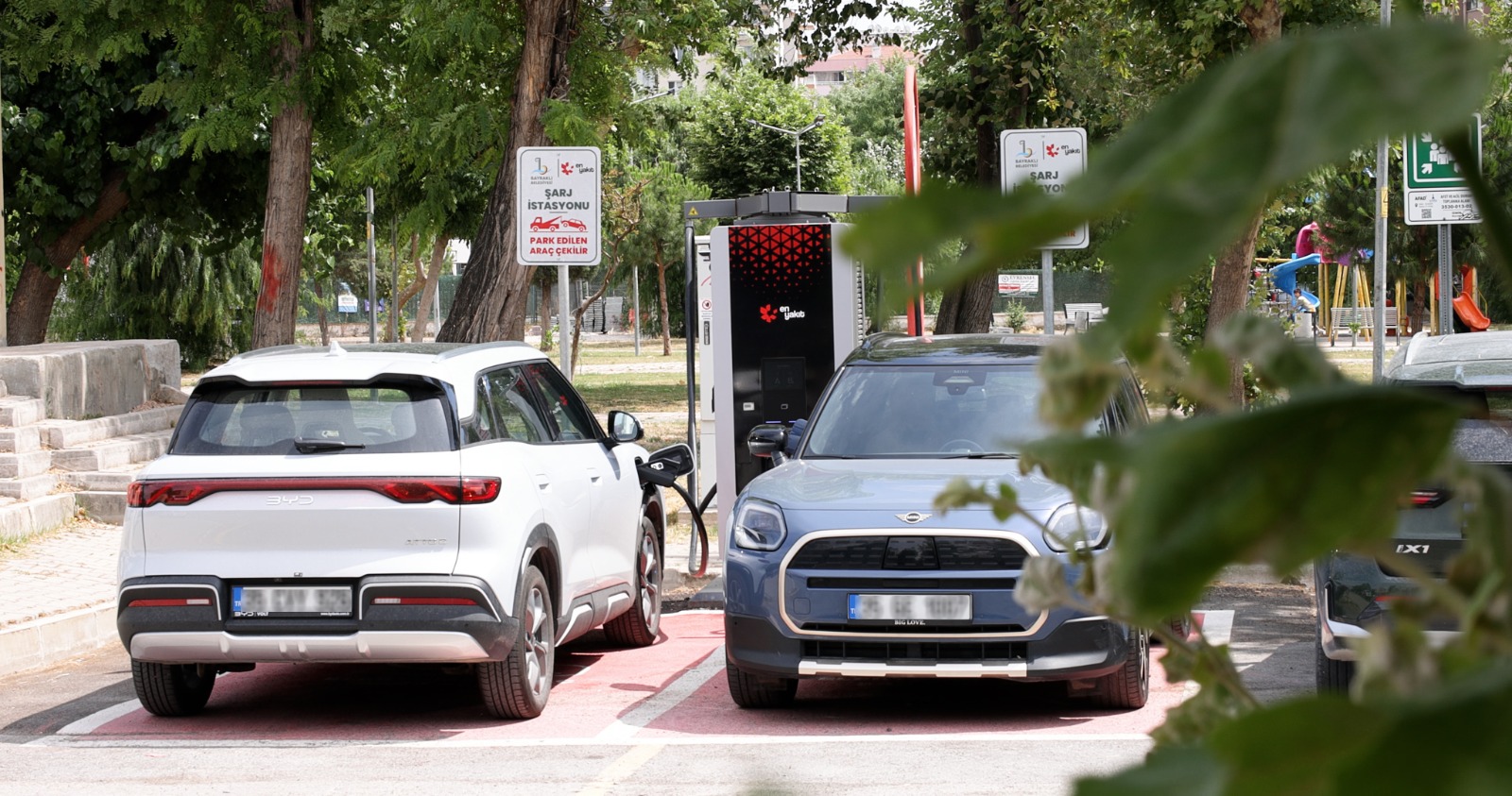 Bayraklı Belediyesi, elektrikli araç kullanımını teşvik etmek amacıyla ilçenin 10