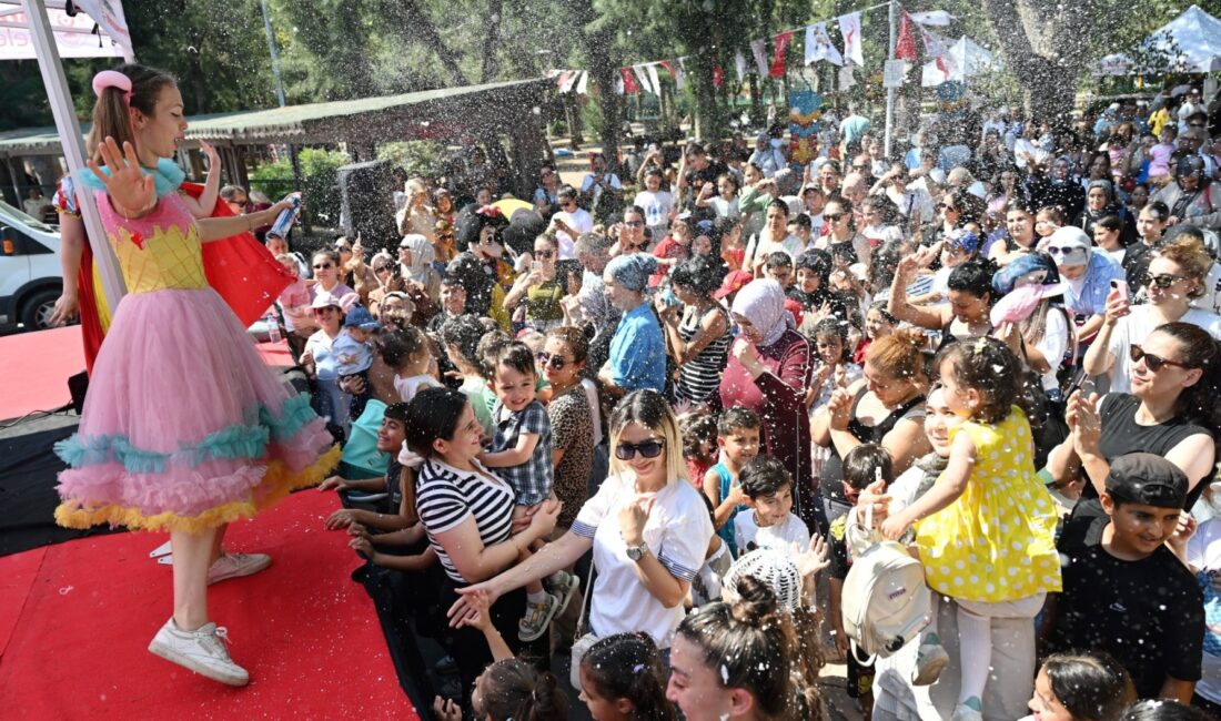 Bornova’da yaz coşkusu: Binlerce çocuk Büyükpark’ta buluştu Bornova Belediyesi’nin düzenlediği “Hoş Geldin Yaz 2. Çocuk Şenliği”, Büyükpark’ta