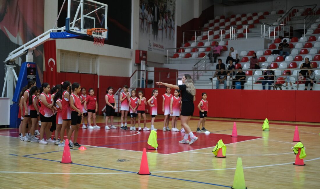 Bayraklı’da Yaz Spor Okulları kayıtları sürüyor: Çocuklar ve yetişkinler sporla buluşacak Bayraklı Belediyesi’nin her yıl binlerce vatandaşı sporla buluşturduğu spor okullarında
