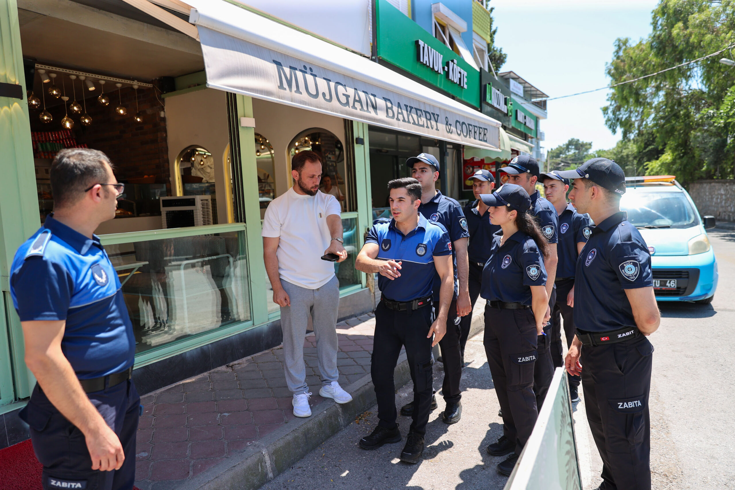 Buca Belediyesi’nin zabıta kadrosuna katılan 15 yeni memur, düzenlenen törenle