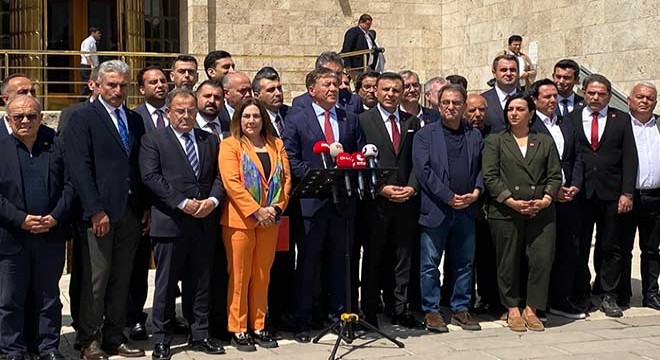 CHP’de Güç dahil 72 il başkanından ortak çağrı: Önce kurultay, sonra iktidar CHP’nin 72 il başkanlığı adına TBMM’de ortak basın açıklaması yapan