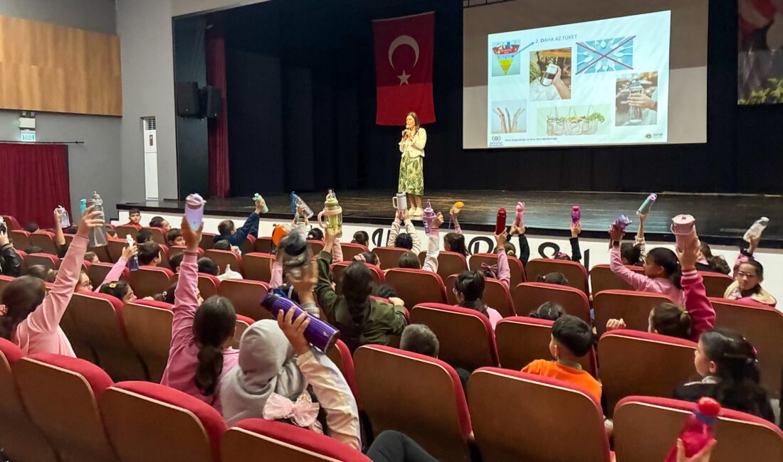 Gaziemir Belediyesi’nin “İklimi değil, kendini değiştir” sloganıyla yürüttüğü Geri Dönüşüm