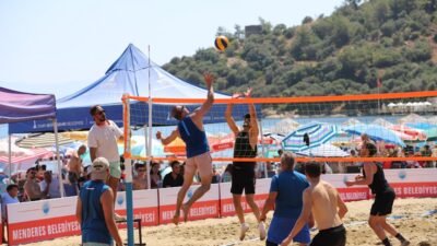 Menderes Belediyesi tarafından ilk kez düzenlenen Plaj Voleybolu Turnuvası, Özdere