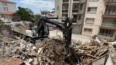 Konak Belediyesi, güvenlik riski oluşturan ve kent estetiğini olumsuz etkileyen