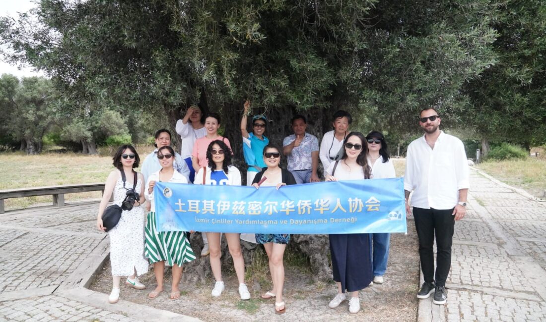Seferihisar Çinli turistlerin yeni rotası oldu: İlk kafile ağırlandı Seferihisar Belediyesi'nin İon Rotası Kültür Projesi kapsamında Çinceye çevrilen Gezginler