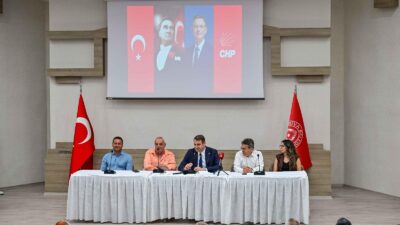 CHP Bornova İlçe Örgütü’nün düzenlediği geniş katılımlı toplantıda, CHP’de mutlak