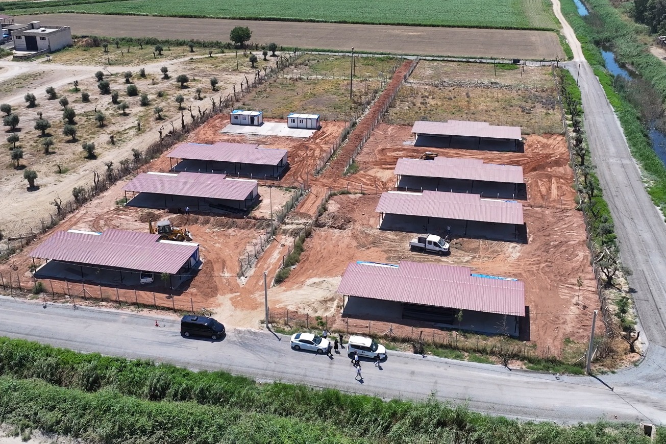 Efeler Belediyesi tarafından Çeştepe Mahallesi’nde yapımı sürdürülen Sokak Hayvanları Bakımevi