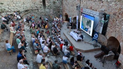 Foça’da düzenlenen “Gediz Kirliliği, Deniz, Dip Çamuru” panelinde, Gediz Nehri