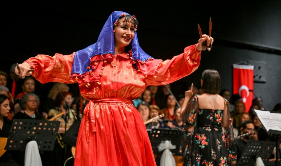 Bornova Belediyesi’nin düzenlediği 5. Bornova Halk Dansları Festivali, “Kaşıkların Ritmi”