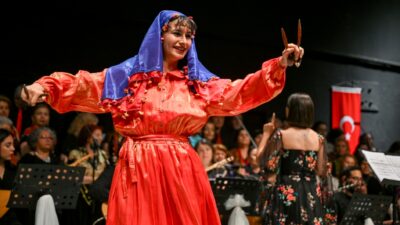 Bornova Belediyesi’nin düzenlediği 5. Bornova Halk Dansları Festivali, “Kaşıkların Ritmi”