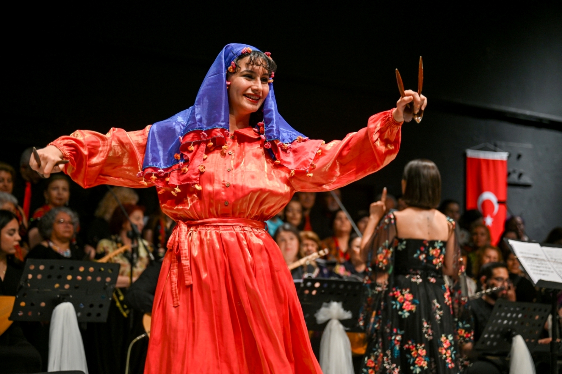 Bornova Belediyesi’nin düzenlediği 5. Bornova Halk Dansları Festivali, “Kaşıkların Ritmi”