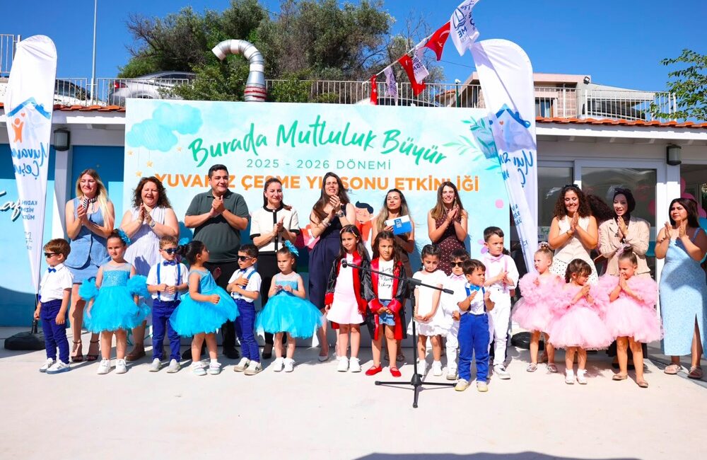 Çeşme Belediyesi’nin Yuvamız Çeşme çocuk etkinlik merkezlerinde eğitimlerini tamamlayan öğrenciler,