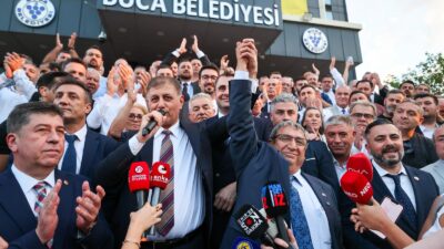 Buca Belediye Başkanı Görkem Duman’ın görevden uzaklaştırılmasının ardından olağanüstü toplanan