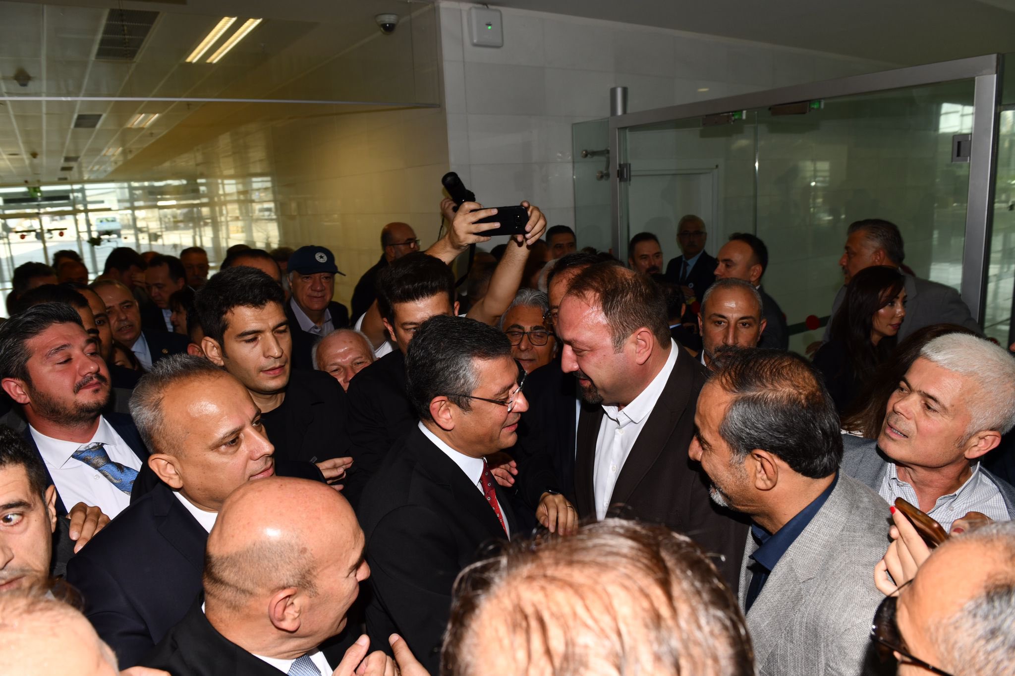 Gazeteci Yağız Barut, CHP'nin butlan yönetimi tarafından İzmir İl Başkanlığı'na