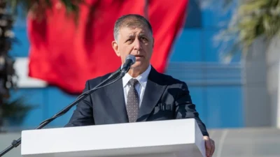 İzmir Büyükşehir Belediye Başkanı Cemil Tugay, AKP Genel Sekreteri Eyyüp