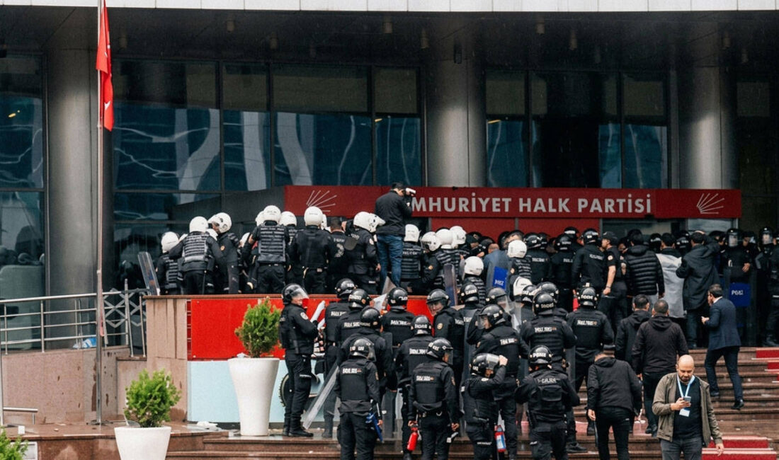CHP’de 100 eski başkandan mutlak butlan tepkisi: İzmir’den 4 isim yer aldı! 100 CHP'li eski il kadın kolları başkanı mutlak butlana karşı