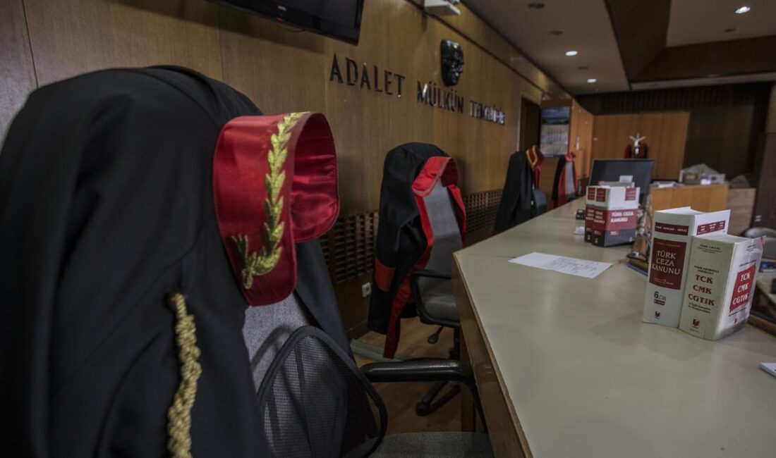 İzmir Barosu’ndan HSK Yaz Kararnamesi açıklaması: “Yargı bağımsızlığı açısından kaygı verici” İzmir Barosu, HSK tarafından açıklanan 2026 Adli ve İdari Yargı