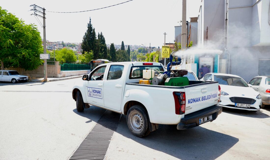 Konak’ta sivrisineklere karşı ekipler her gün sahada Konak Belediyesi Temizlik İşleri Müdürlüğü ekipleri, ilçenin tüm mahallelerinde sivrisineklere