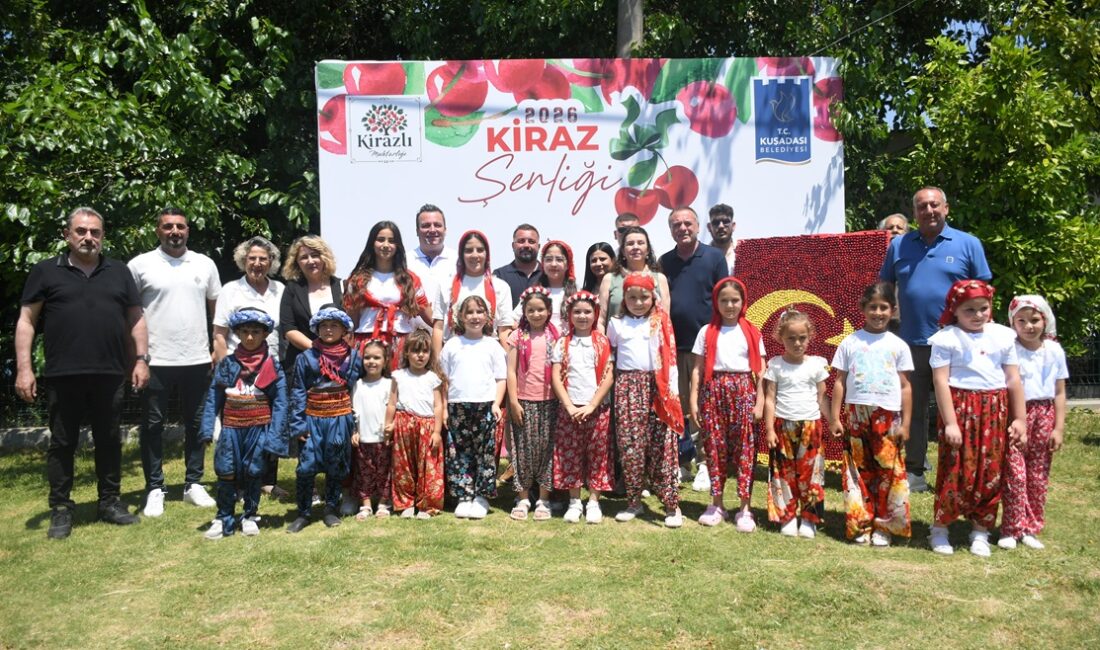 Kuşadası Belediyesi'nin katkılarıyla Kirazlı Mahallesi’nde düzenlenen ‘Kiraz Şenliği’ youn ilgiyle