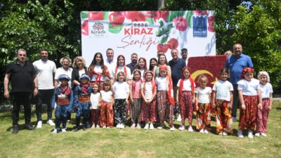 Kuşadası Belediyesi'nin katkılarıyla Kirazlı Mahallesi’nde düzenlenen ‘Kiraz Şenliği’ youn ilgiyle